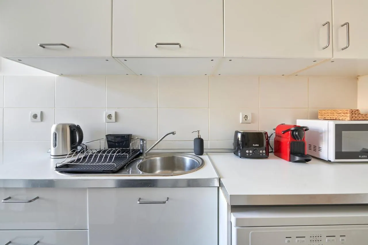 Quiet And Central 2Br Apt, By Timecooler 리스본 0*,  포르투갈